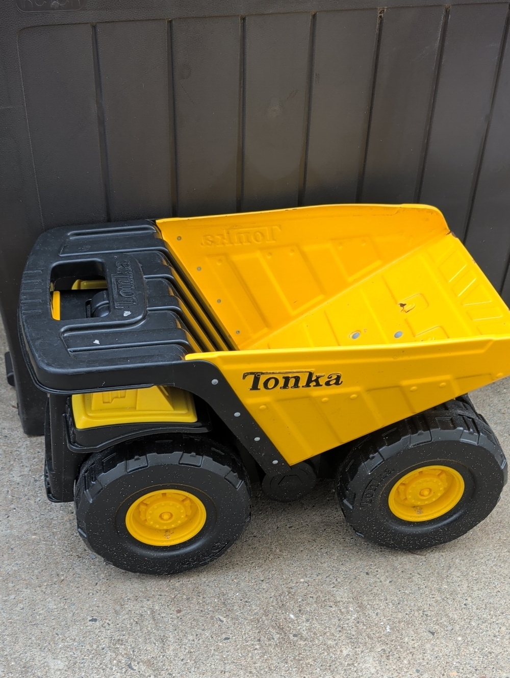 Tonka Black and Yellow Heavy Duty Dump Truck Toy